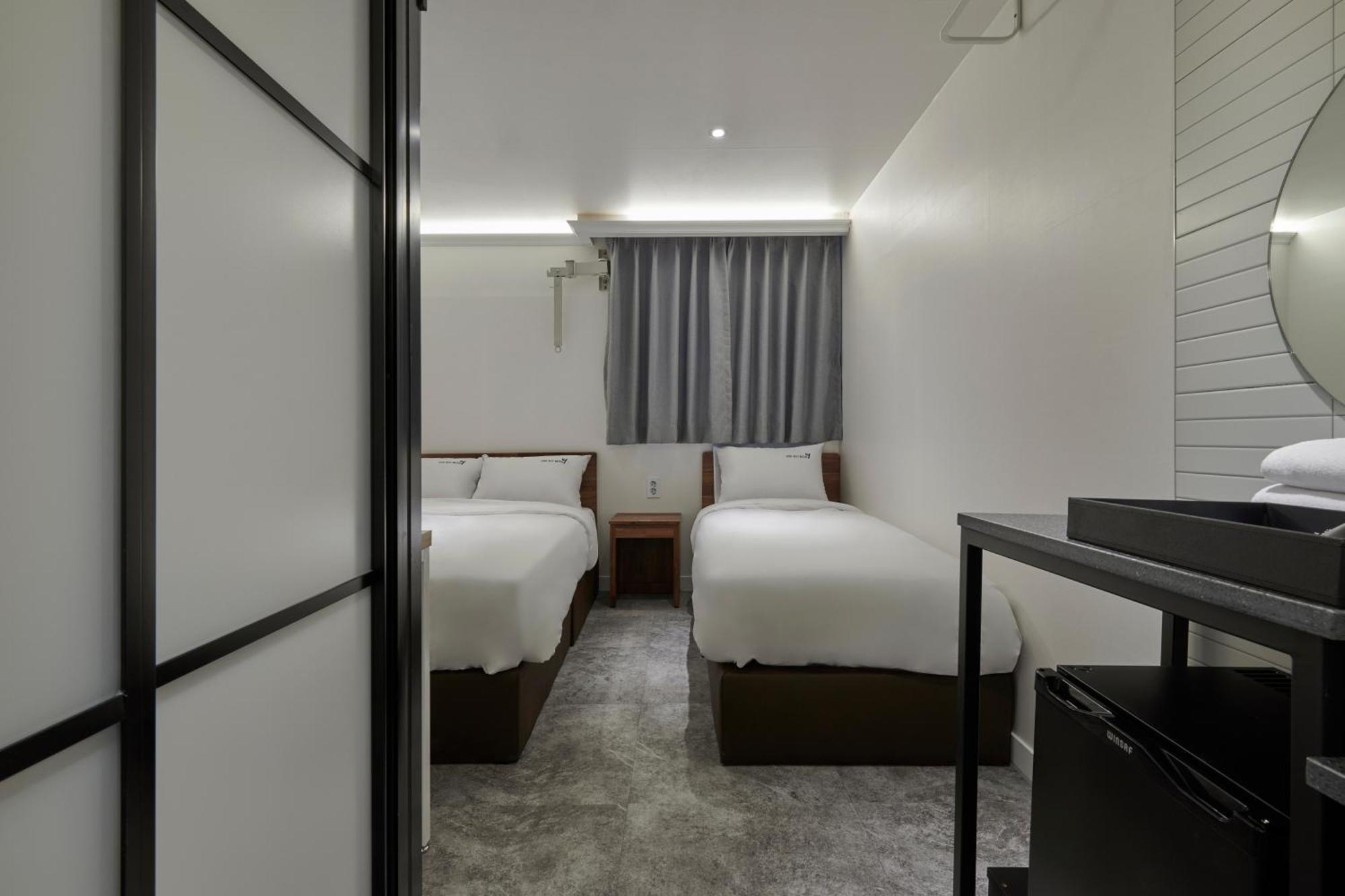 Eight Rest Hostel Myeongdong Seoul Exterior photo