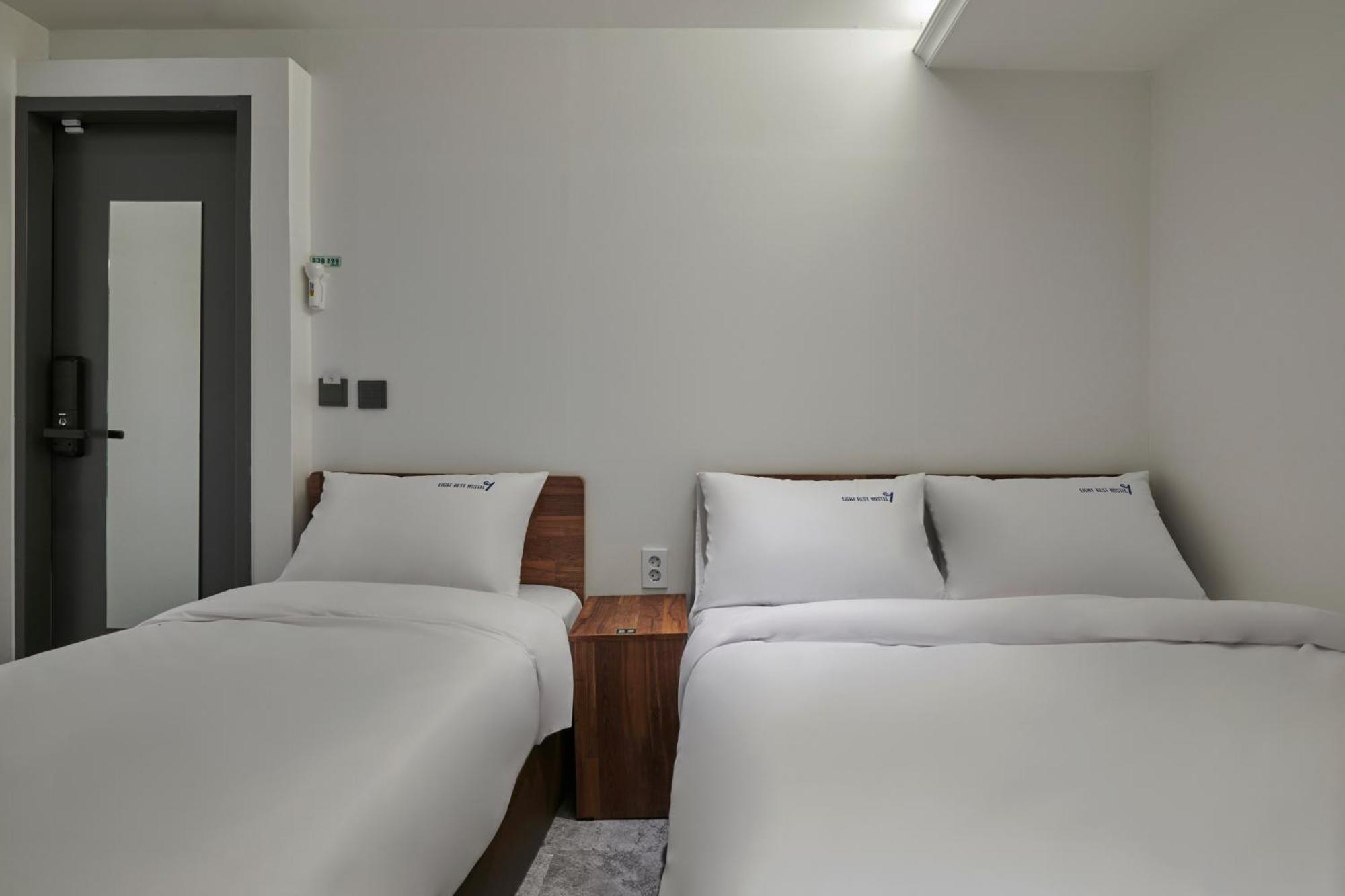 Eight Rest Hostel Myeongdong Seoul Exterior photo