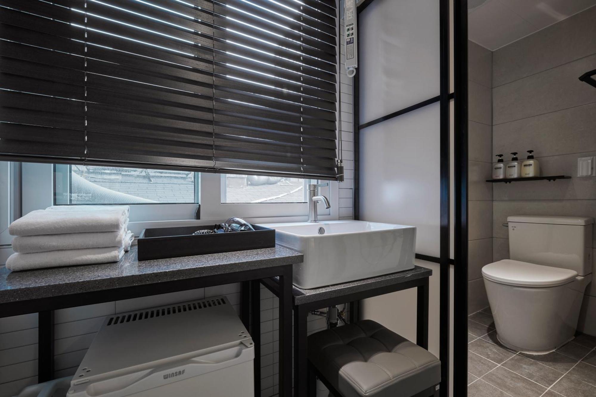 Eight Rest Hostel Myeongdong Seoul Exterior photo