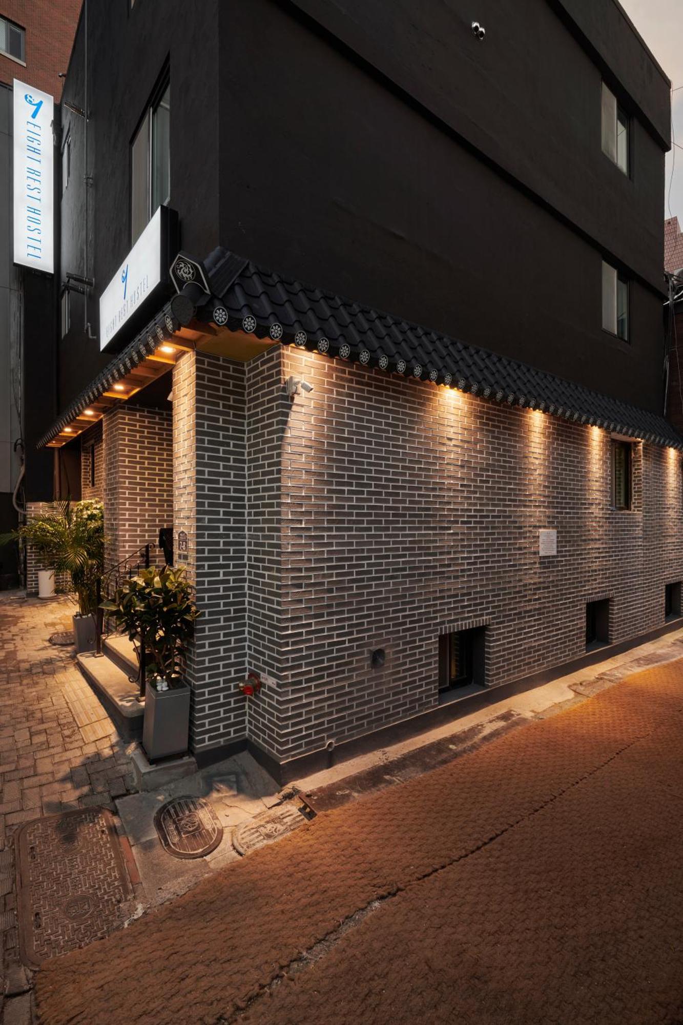 Eight Rest Hostel Myeongdong Seoul Exterior photo
